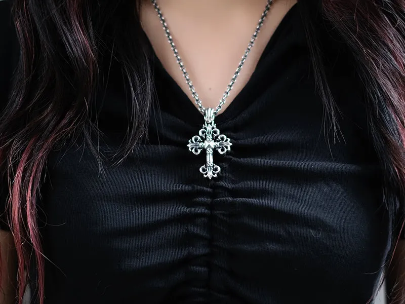 Discovery Cross M Pendant