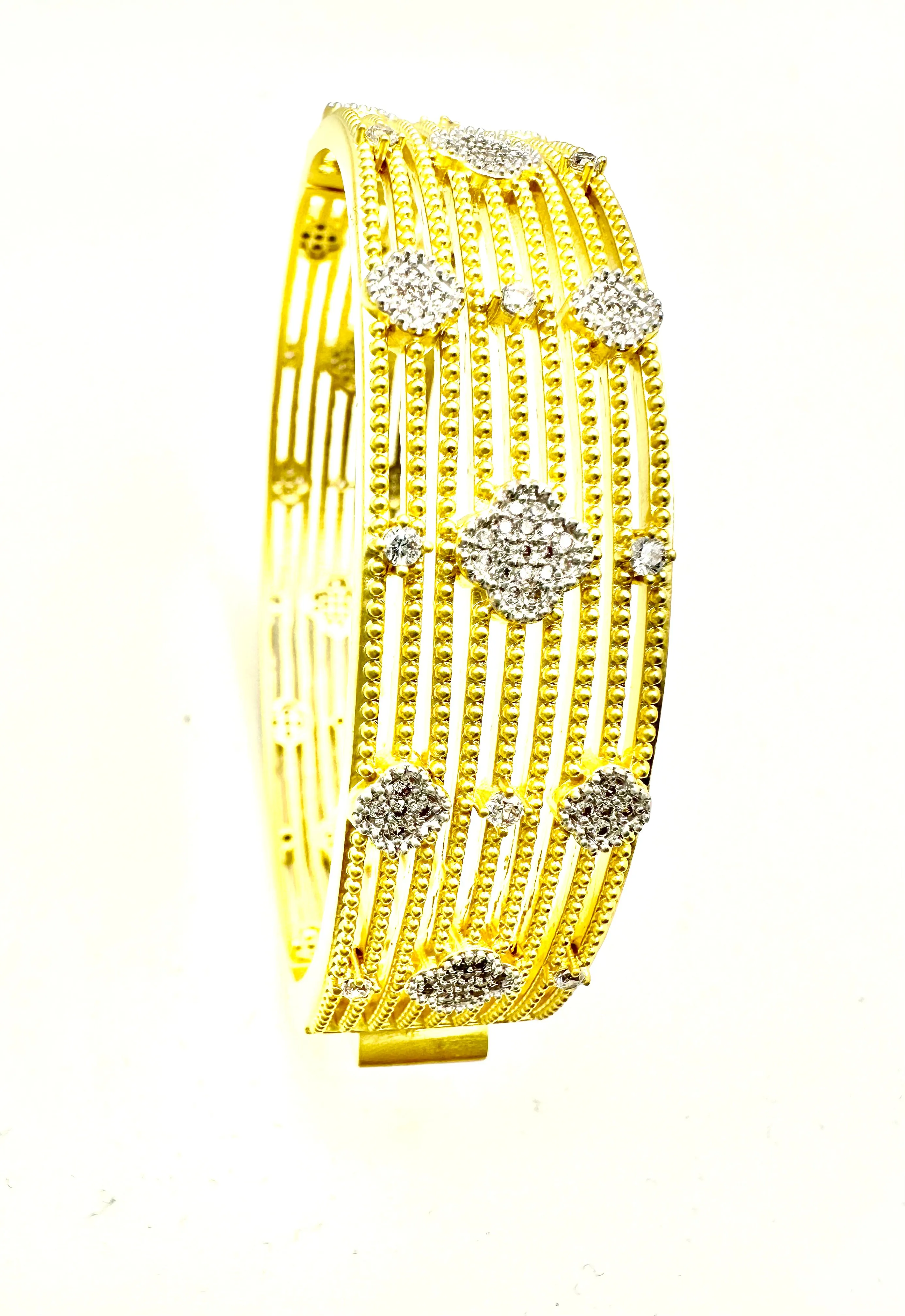 Mini Clover Gold Bangle