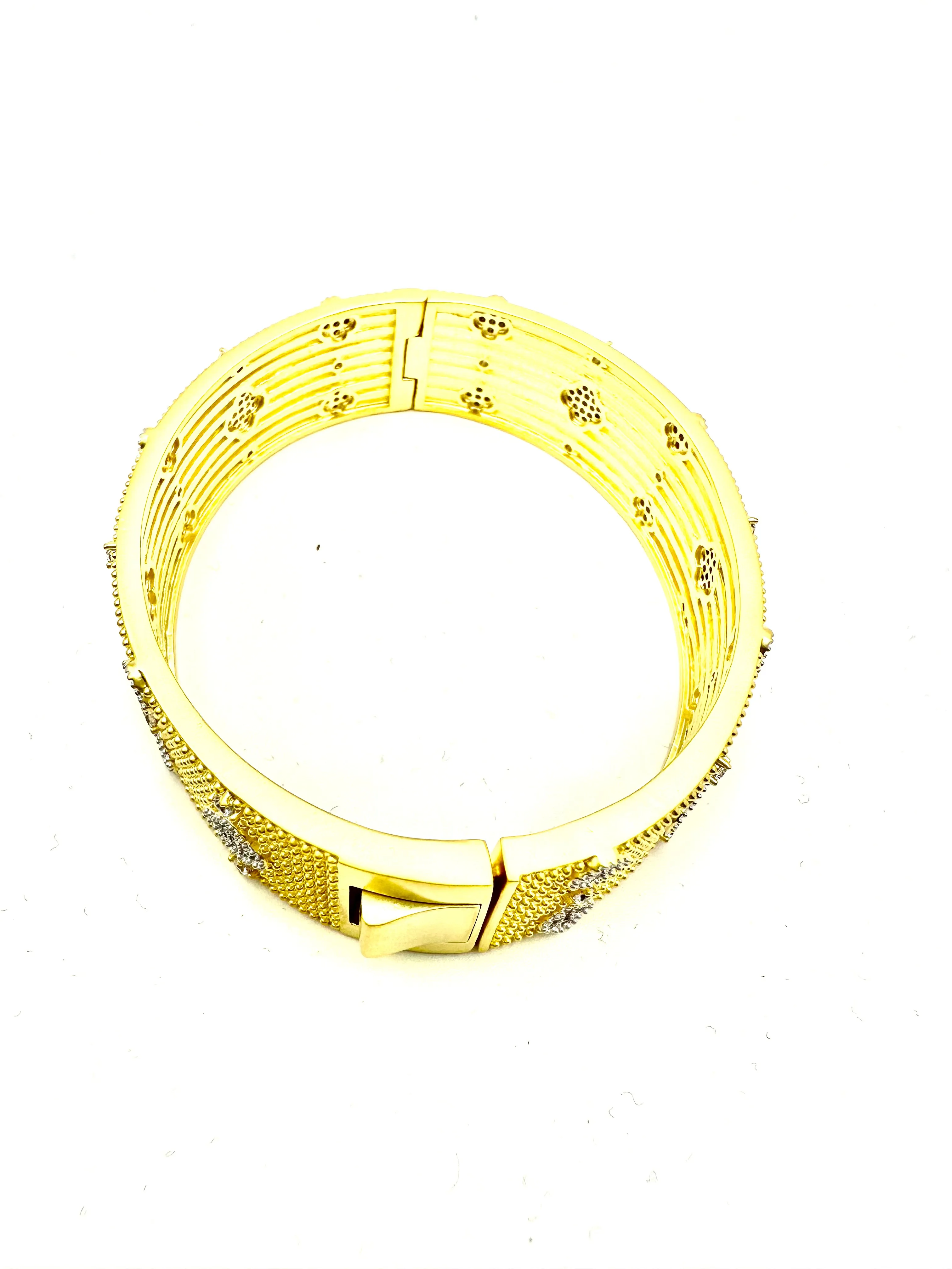 Mini Clover Gold Bangle