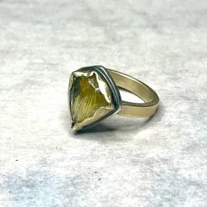 R15 - Citrine Quartz Arrowhead Ring in 14KT Gold -sz 5.5